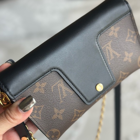 LOUIS VUITTON Padlock On Strap Monogram Handbag - Picture 7 of 13